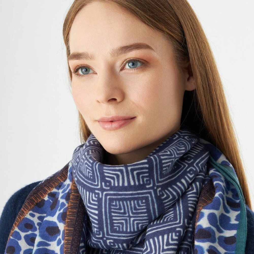 Codello Dreieckstuch aus Wolle mit Grafik-Muster – Bild 3