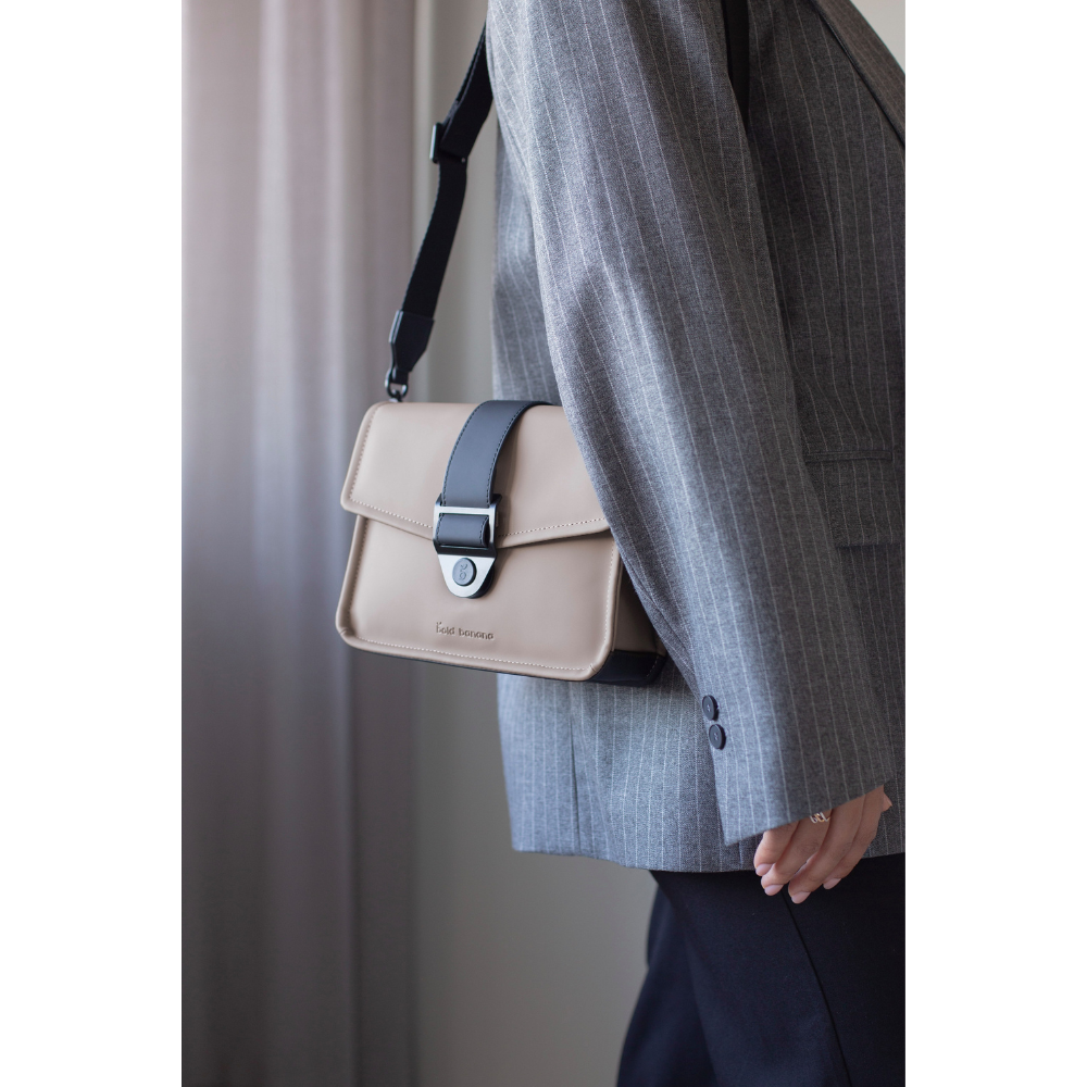 Bold Banana Crossbody Tasche – Bild 3