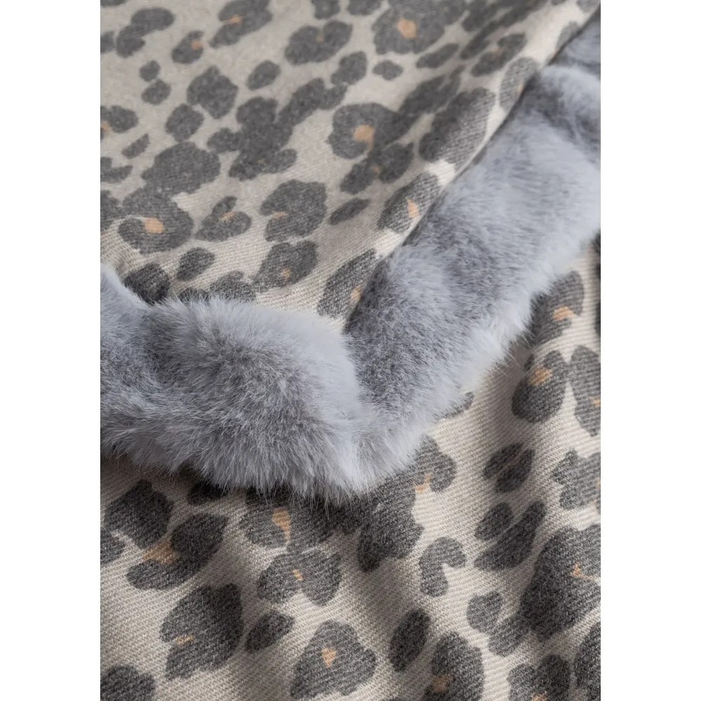 Codello Dreieckstuch Teddyfellrückseite mit Leo-Muster – Bild 4