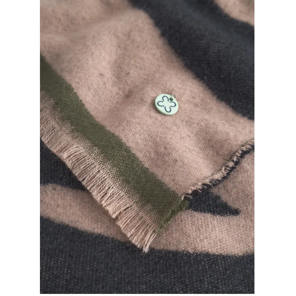 Codello Schal mit Statement "Peace on Earth" – Bild 3